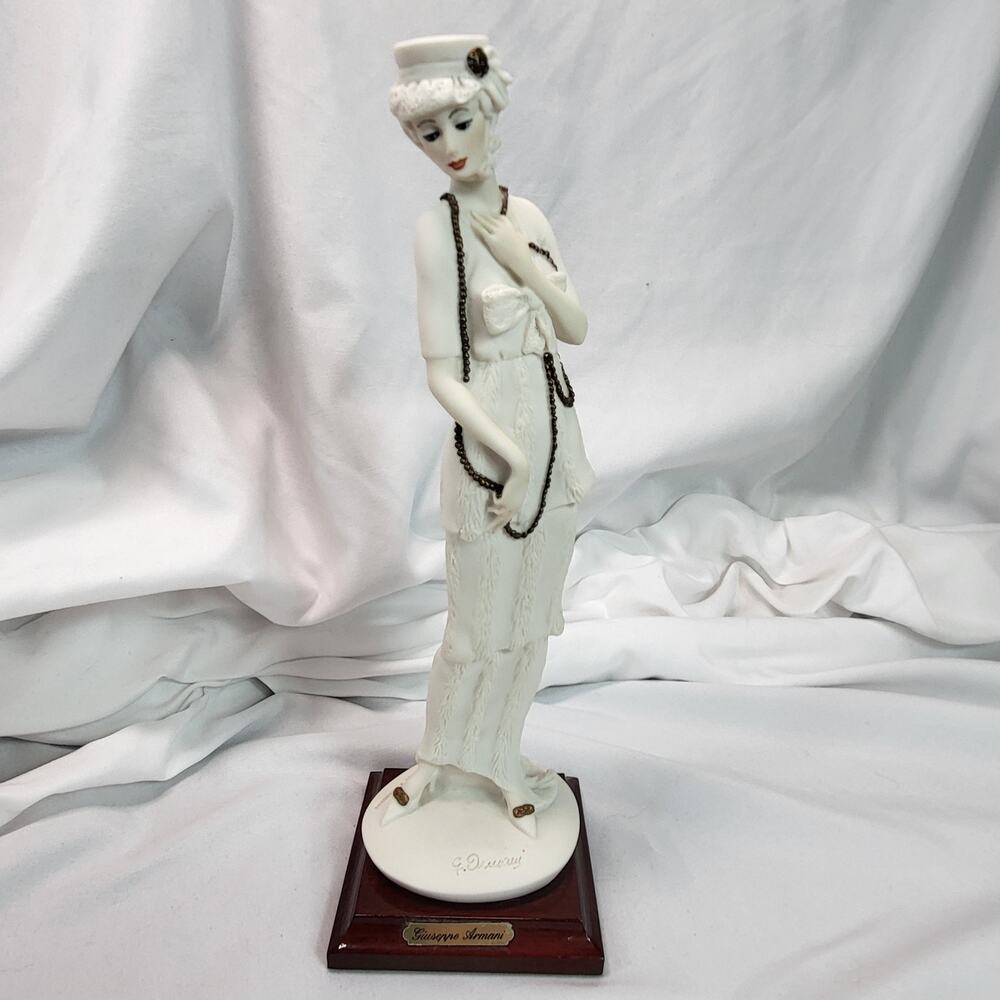 Giuseppe Armani 1987 Florence Figurine Woman in White Dress Hat Necklace Italy